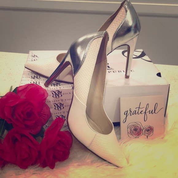 Rock & Republic Shoes - Jazzy white/silver pumps!!